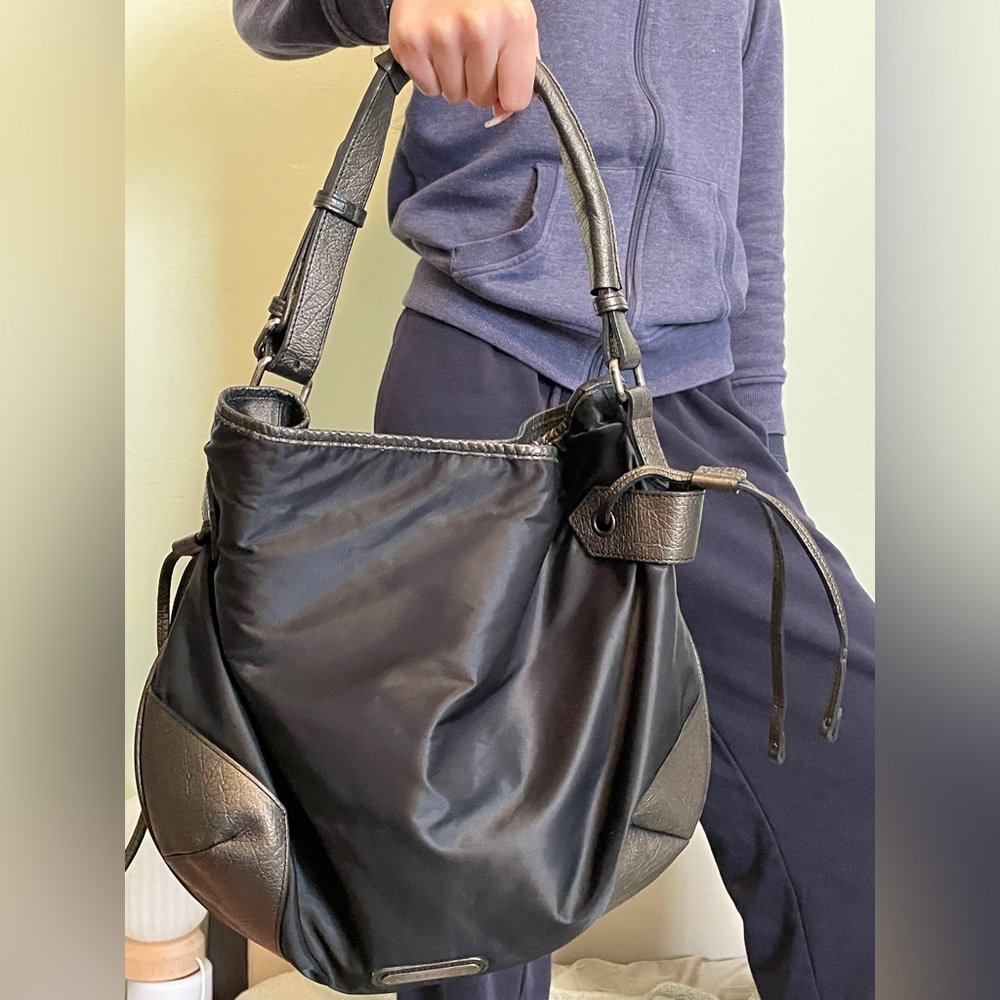 Burberry EUC hobo shoulder bag very pretty